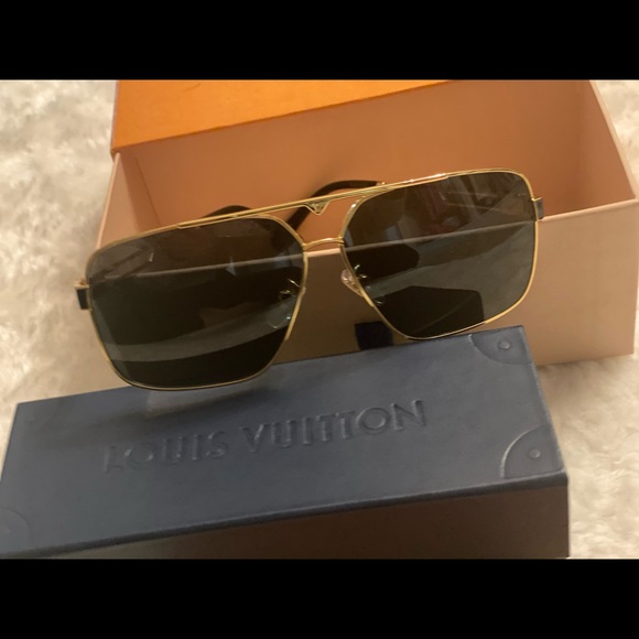 Louis Vuitton Unisex Sunglass - Picture 4 of 10
